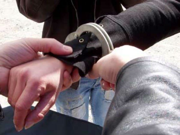 Arestat pentru șantaj