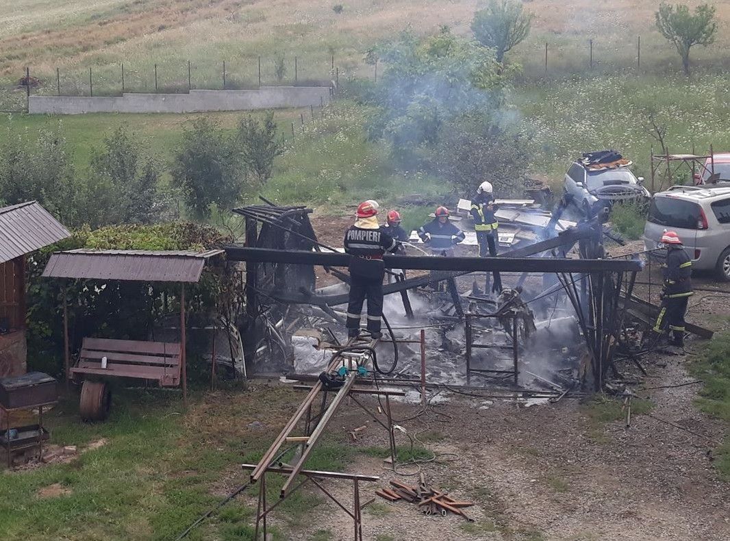 FOTO: Incendiul din Remetea