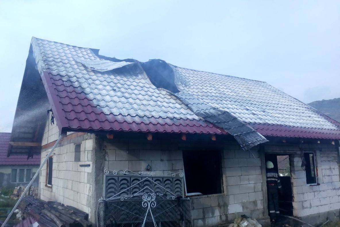 Incendiu la Batoș. Un bărbat a fost găsit carbonizat