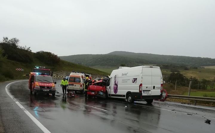 O victimă a accidentului de la Bunești a fost adusă la Tîrgu Mureș, cu elicopterul SMURD