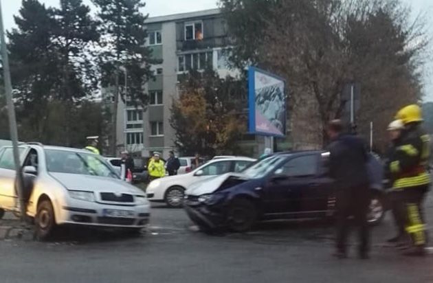 Accident cu victimă încarcerată pe str. Gh Doja