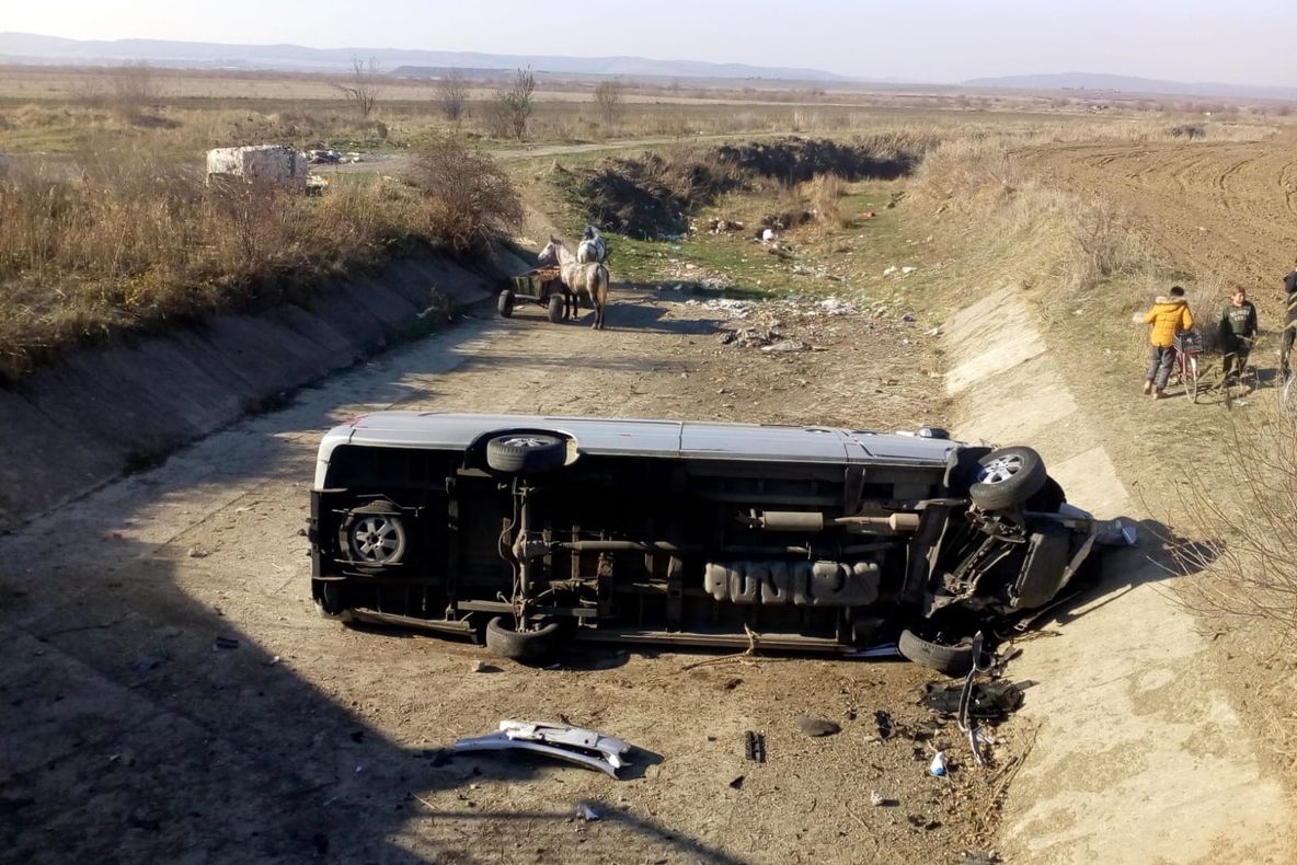 FOTO: Accident cu 10 victime la Petelea