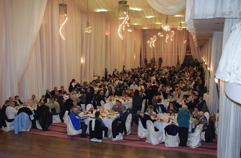 15 lei, Revelionul vârstnicilor la Tîrgu Mureș