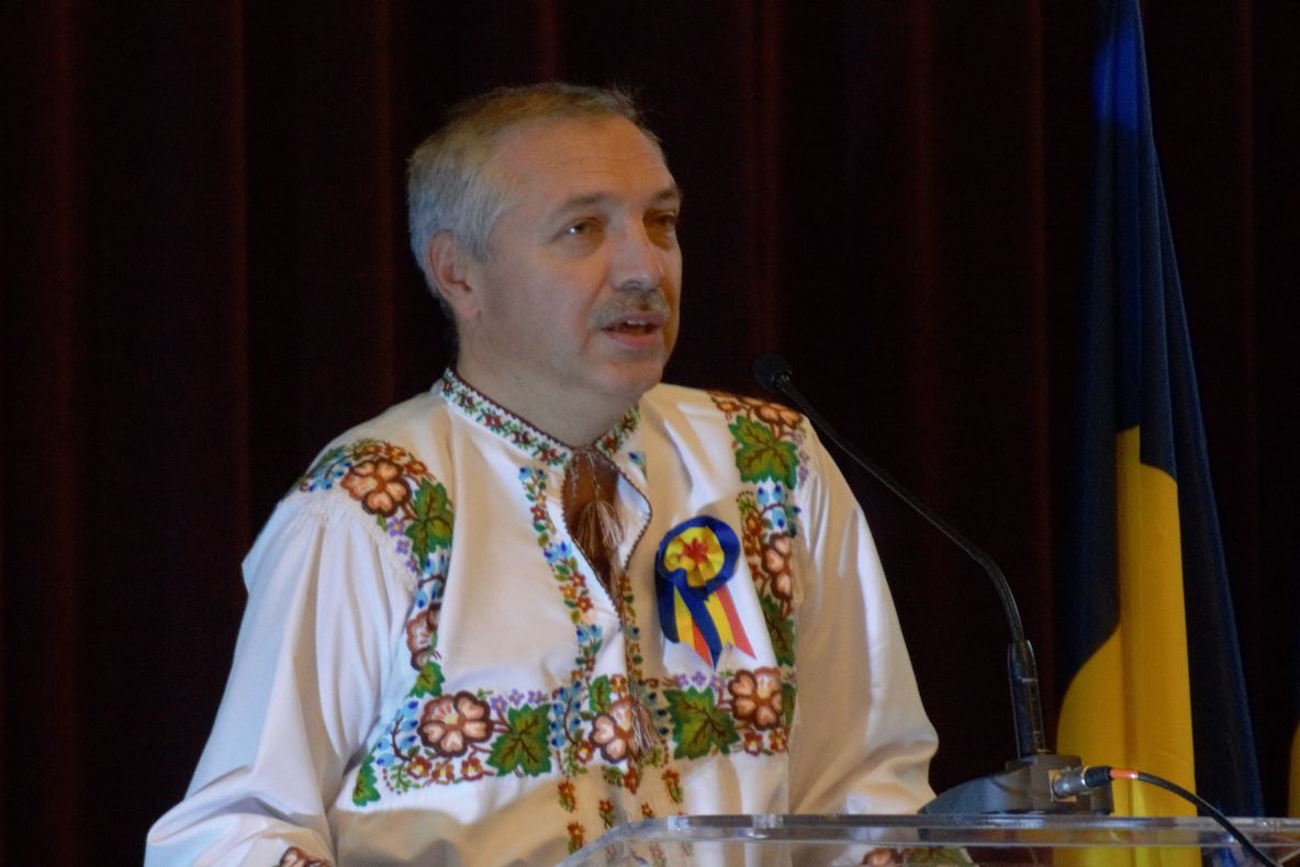 INEDIT: Rectorul UMFST Tîrgu Mureș, în costum național