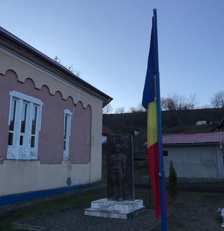 Chinariul sărbătorește cu Tricolor în curtea Bisericii Ortodoxe