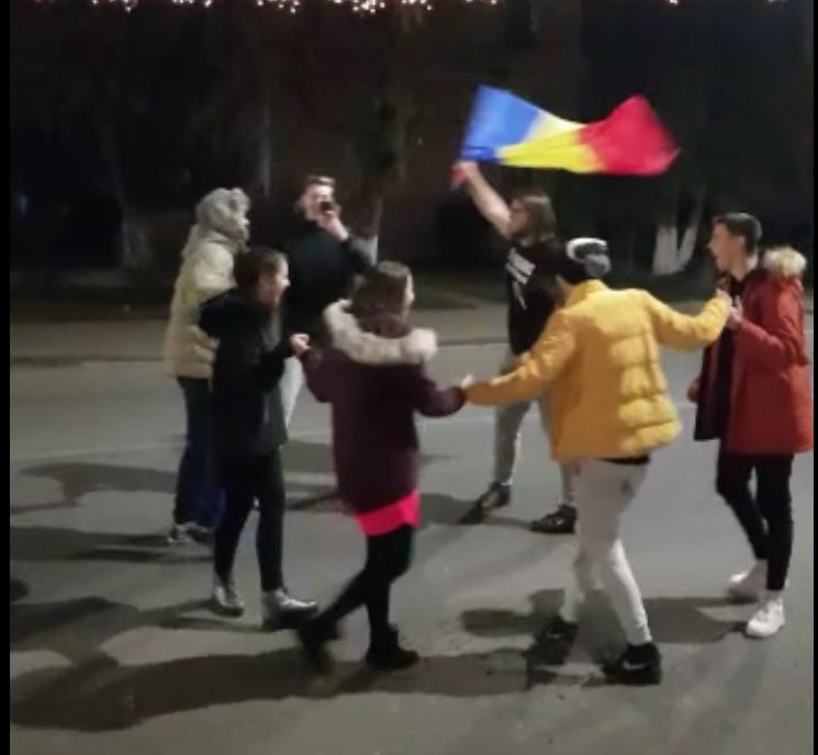 VIDEO/TÂRNĂVENI: Hora Unirii, la ora 0 a Zilei Centenarului