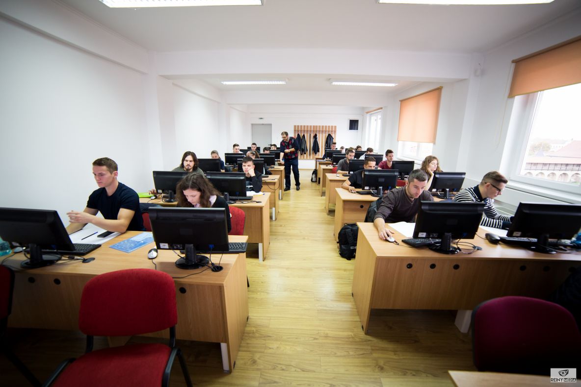 Burse interesante pentru studenții mureșeni