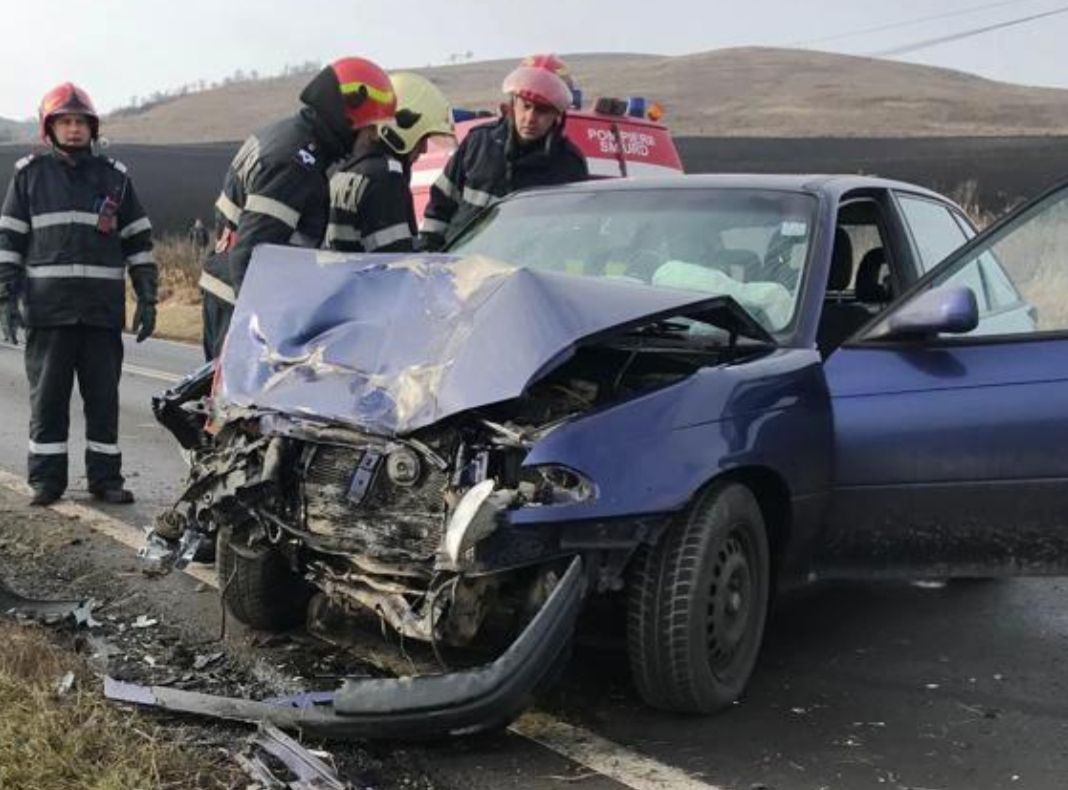 FOTO: Accidentul de la Botorca, provocat de un șofer de 70 de ani