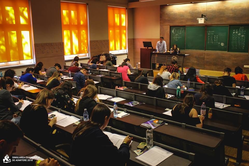 Simularea examenului de admitere, la UMF Tîrgu Mureș