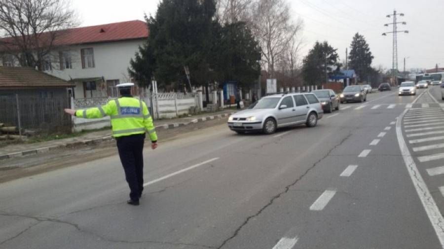 Transport ilegal de persoane, descoperit de Poliția Târnăveni
