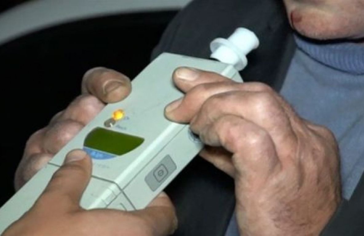 Conducea în Livezeni, fără permis și cu 1.19 mg/l alcoolemie