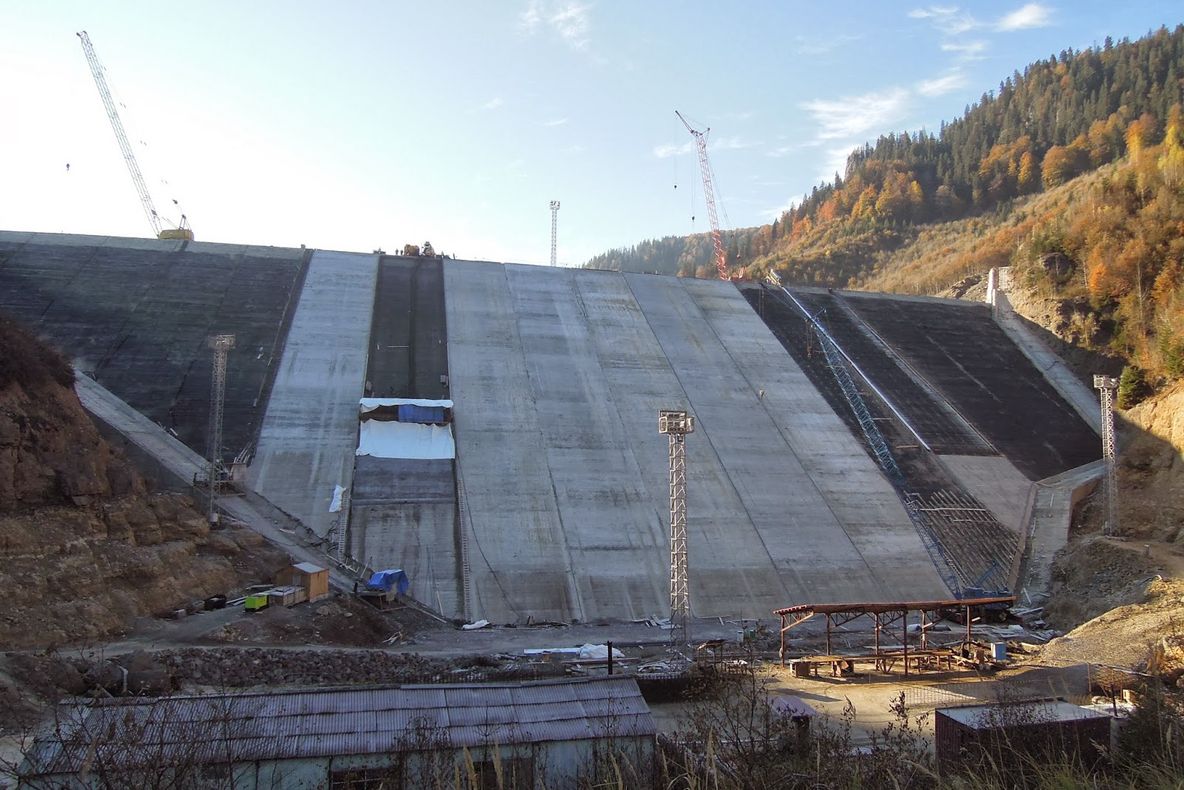 Coaliția Natura 2000: "Vom opri în instanță dezastrul Răstolița!". Probleme la baraj?