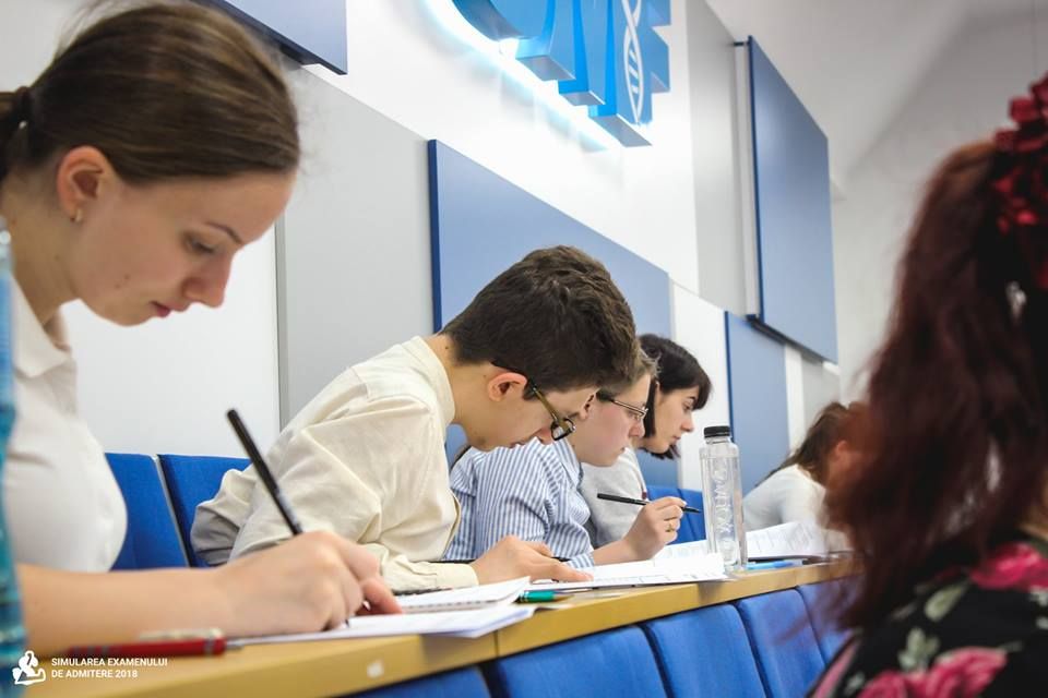 Cursuri de limba română pentru studenții străini de la Târgu Mureș