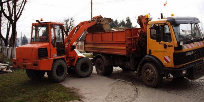 TÂRGU MUREȘ: programarea străzilor pentru transportul grămezilor de deșeuri