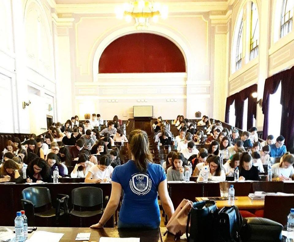 ASTĂZI: Elevii de liceu se pregătesc pentru admiterea la Medicină