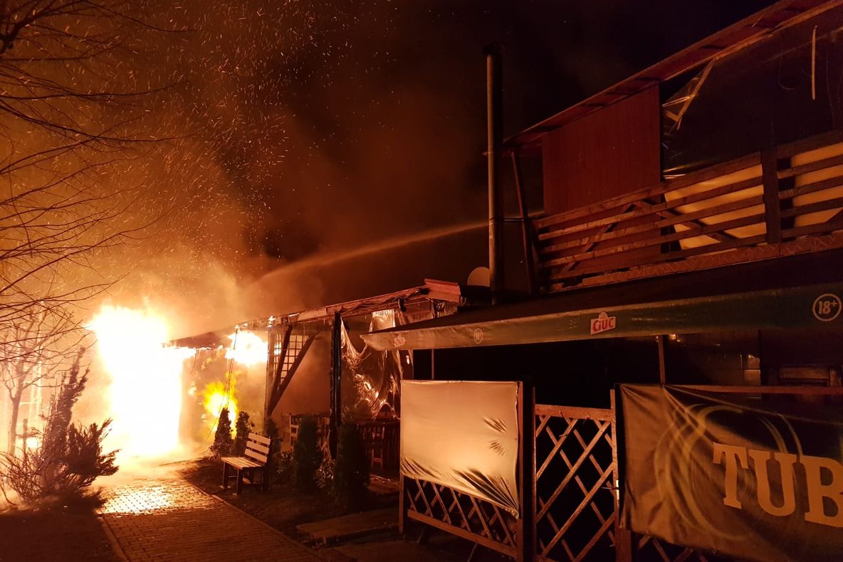 VIDEO: CULISELE INTERVENȚIEI de astă noapte, la incendiul din "Week-end"