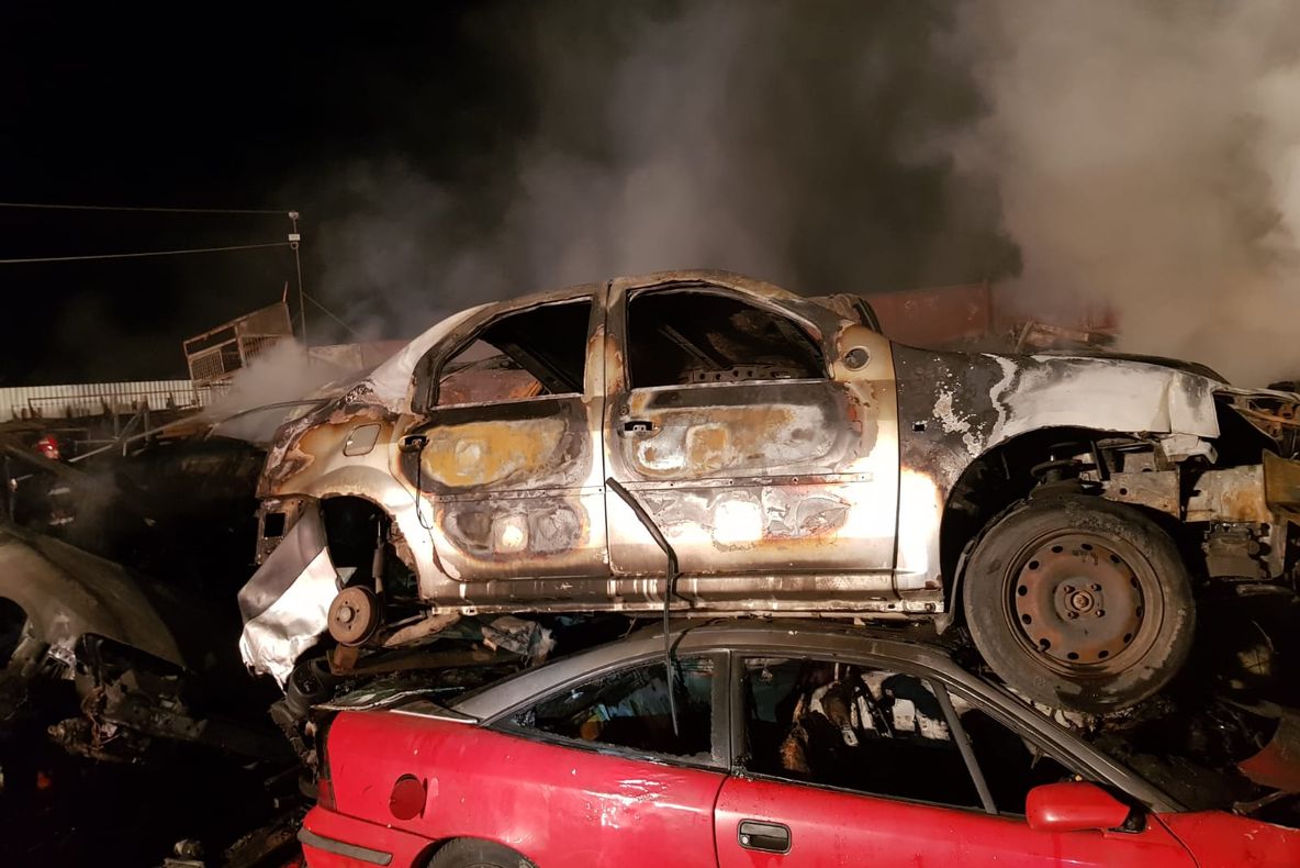 FOTO: Incendiu la punctul de colectare a deșeurilor menajere din Târgu Mureș