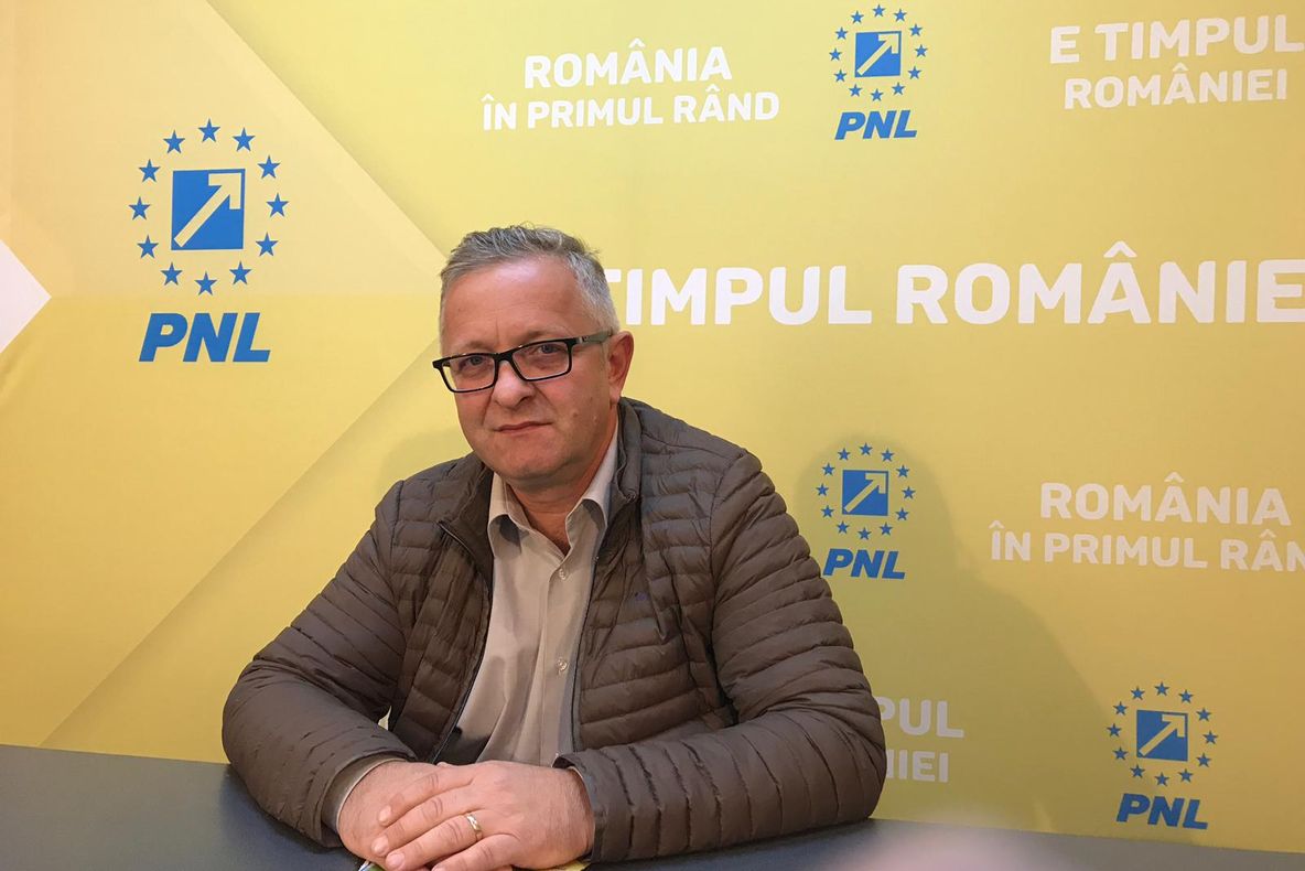 Chirteș îi trimite pe politicienii mureșeni la “Papagalul mut” și Măscăriciul”