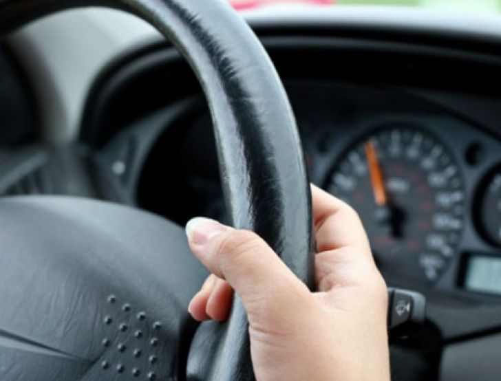 CA LA 18 ANI: Fără permis și cu mașina neînmatriculată