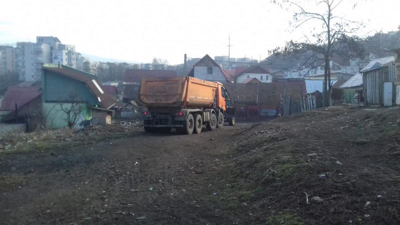 8 metri cubi de deșeuri s-au scos din Valea Rece