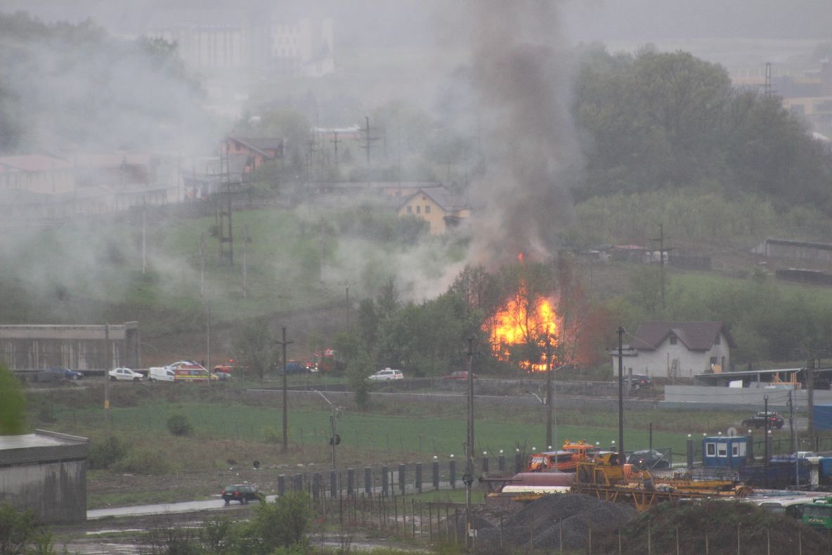 INCENDIU la ieșirea din Târgu Mureș, spre Livezeni!