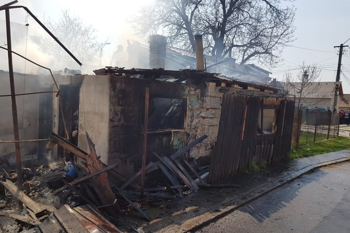 TÂRGU MUREȘ: Femeie de 67 de ani, găsită carbonizată în casa care s-a făcut scrum