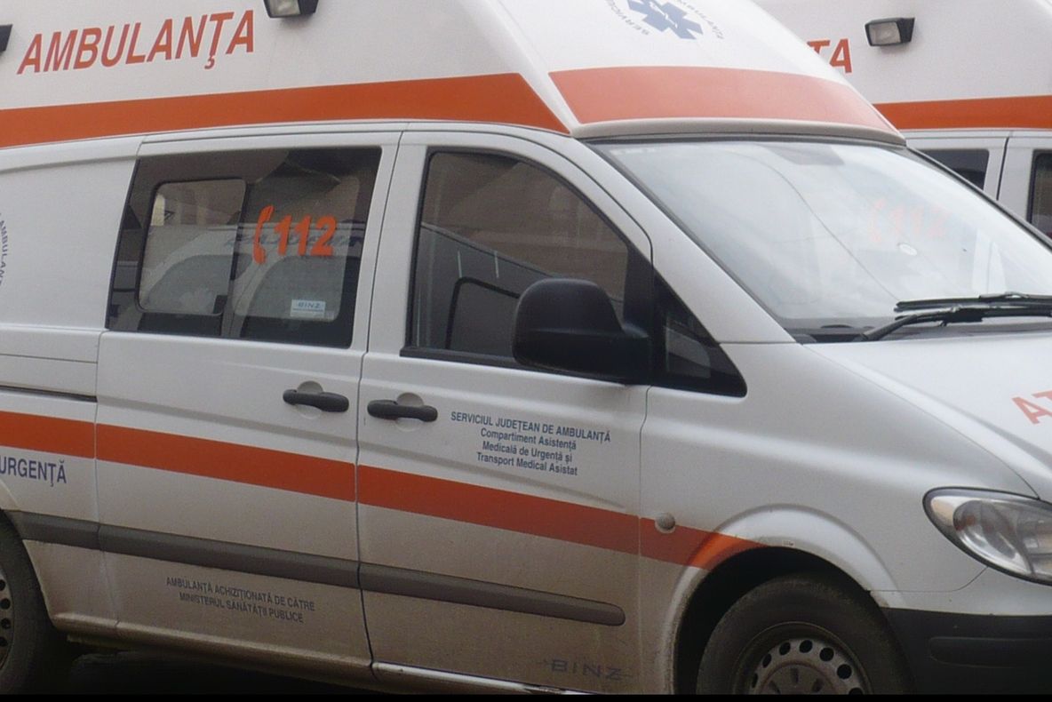 AZI NOAPTE: Mureșean găsit mort, pe marginea drumului, la intrare în Deva