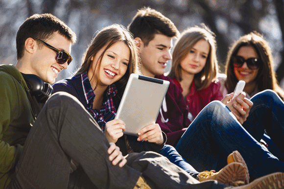 100.000 de lei de la Consiliul Județean, pentru activități dedicate tinerilor