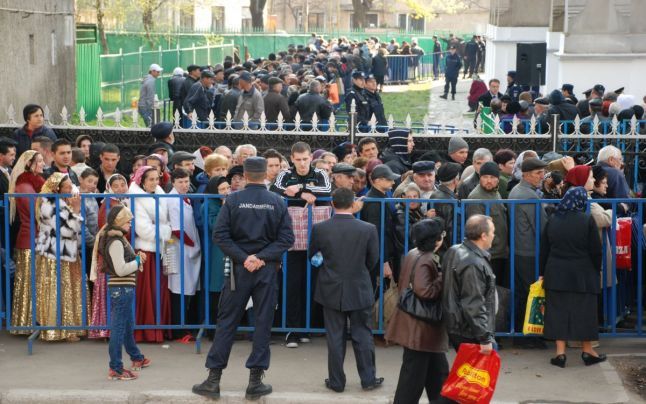 Sâmbătă și duminică - DESCHIS pentru eliberarea cărților de identitate