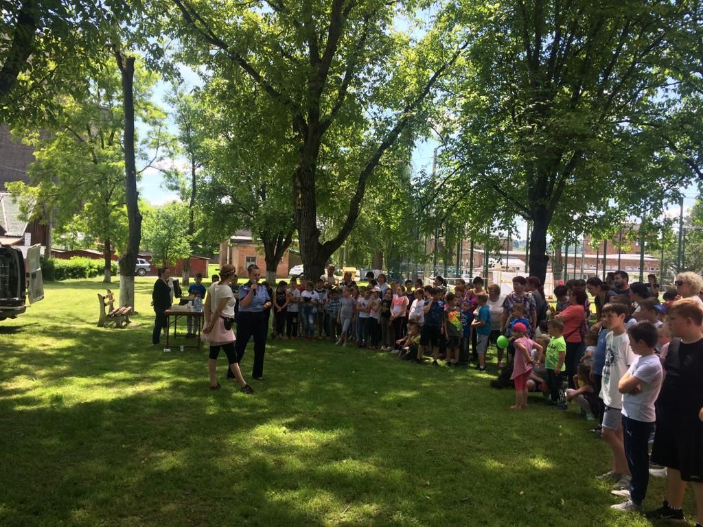 Copiii din Fântânele și-au sărbătorit ziua, alături de polițiștii mureșeni