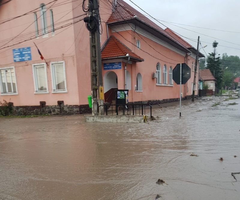 Peste o treime din localitățile mureșene au fost afectate de inundații
