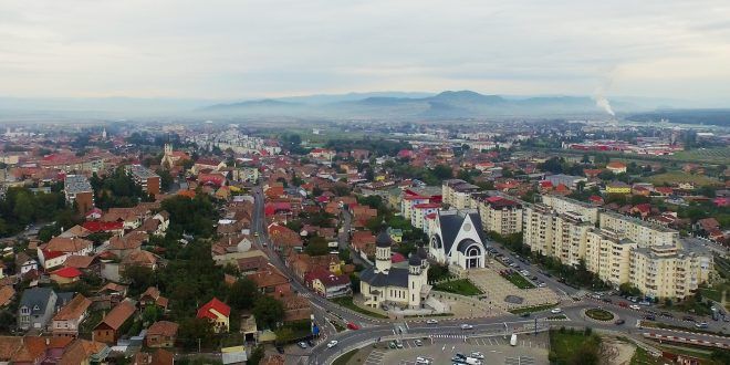 ACCIDENT la Reghin: Două persoane au suferit vătămări corporale