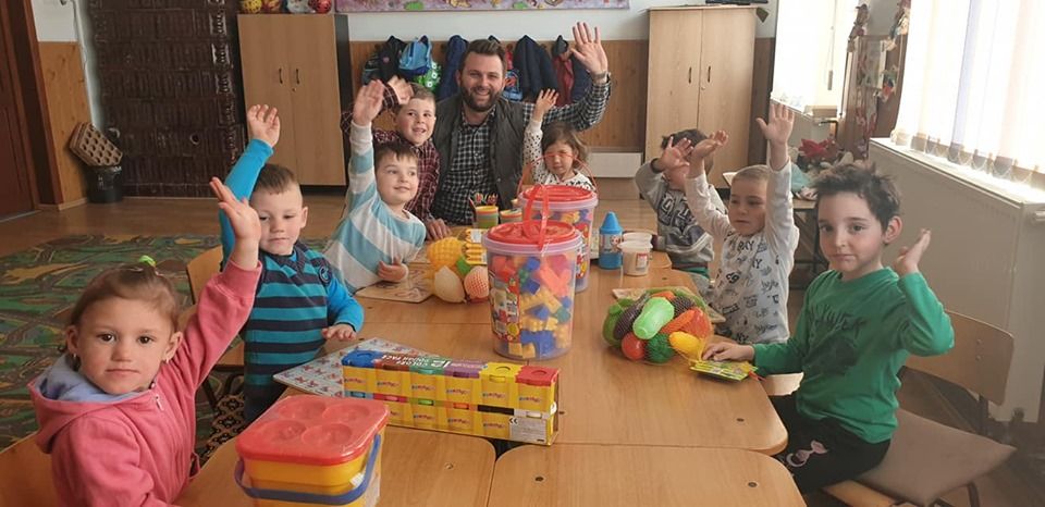 FOTO: Cadou de 1 iunie, pentru aproape 100 de copii din Râciu