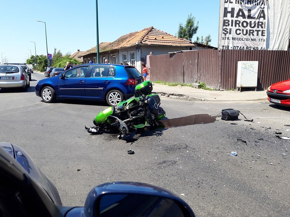FOTO/ Accidentul de pe Gheorghe Doja: Ambele persoane de pe motocicletă au ajuns la spital