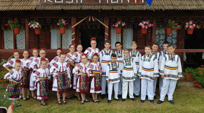 Târgul portului popular și al Rusaliilor, la Rușii Munți