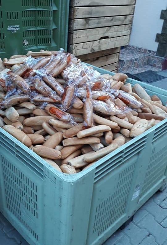 FOTO: Depozitul de unde erau aduse cornurile la școlile din Mureș a fost închis!