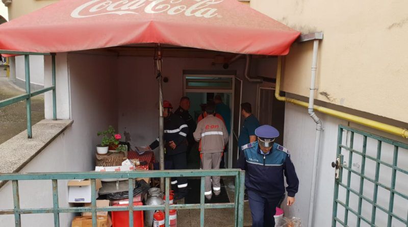 INCENDIU la cantina unui liceu din Târgu Mureș. 77 de persoane au fost evacuate!