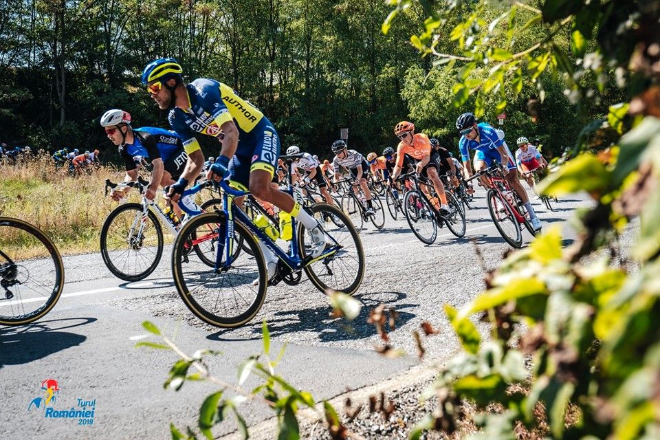 Turul Ciclist al României: cădere în bloc, fără urmări, înainte de Târgu Mureș
