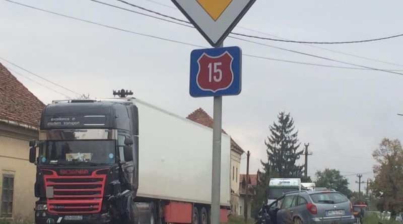 Accident la Dumbrăvioara, cu trei mașini implicate. Un bărbat a fost rănit ușor