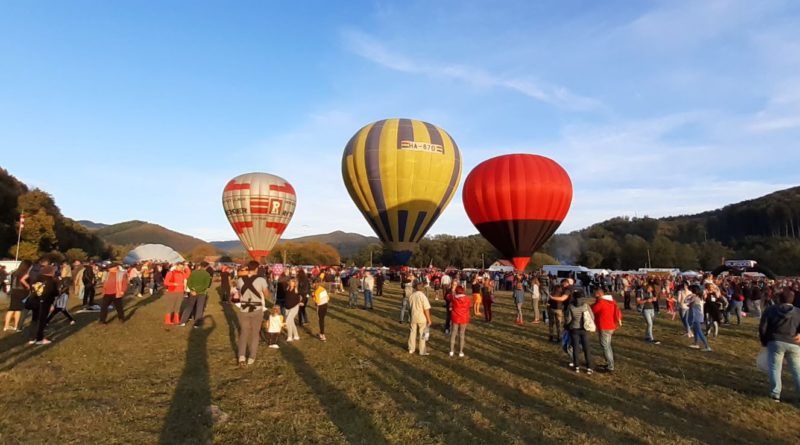 Peste 20.000 de turiști, la Festivalul Baloanelor cu Aer Cald de la Câmpu Cetății