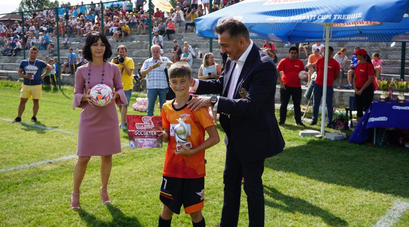 TÂRGU MUREȘ: Ilie Dumitrescu, între micii fotbaliști de la 50 de cluburi din țară