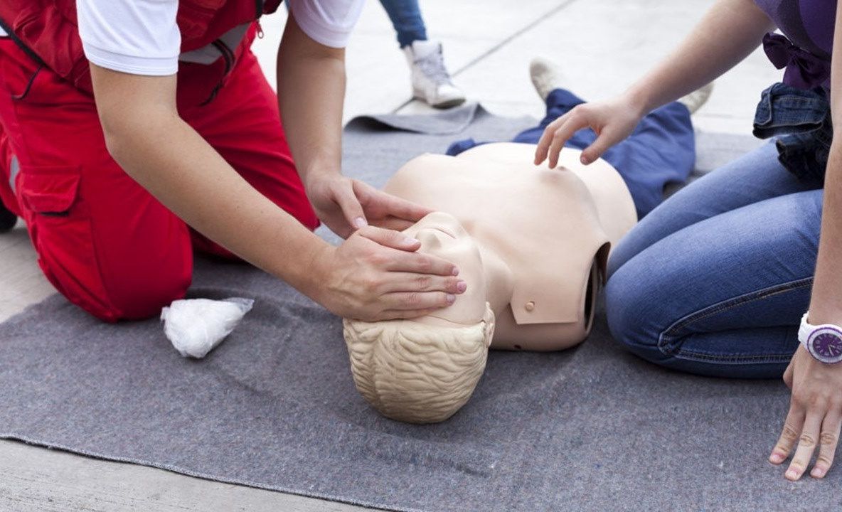 Cursuri de prim ajutor la adulți și copii, organizate la Târgu Mureș