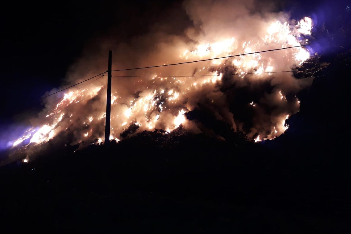 ULTIMA ORĂ: INCENDIU PUTERNIC la groapa de gunoi din Sighișoara