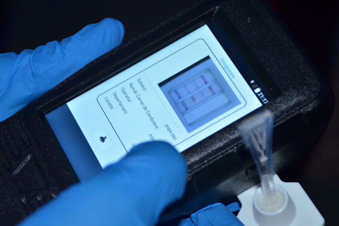 PRINS CU DRUG TEST: Reghinean de 19 ani, reținut pentru consum de substanțe psihoactive