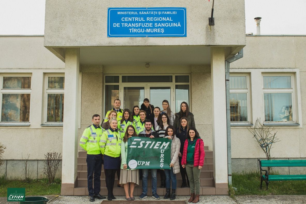 Polițiști și studenți mureșeni donează sânge!