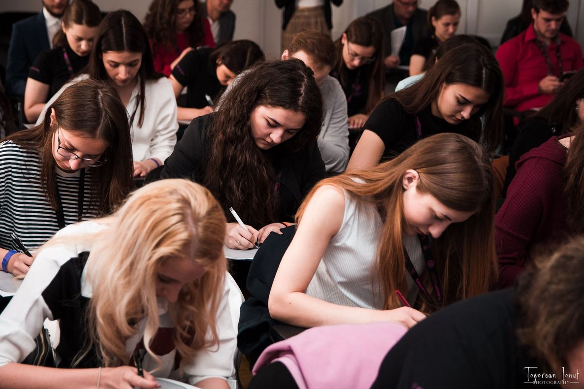 TÂRGU MUREȘ: Încep înscrierile în programul de voluntariat pentru studenți