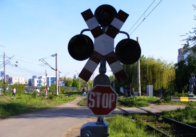 ATENȚIE! Polițiștii mureșeni urmăresc astăzi trecerile la nivel cu calea ferată