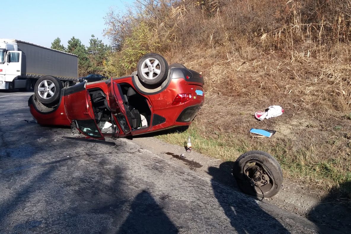 Accident rutier cu o mașină răsturnată și trei victime la Sărmășel Gară