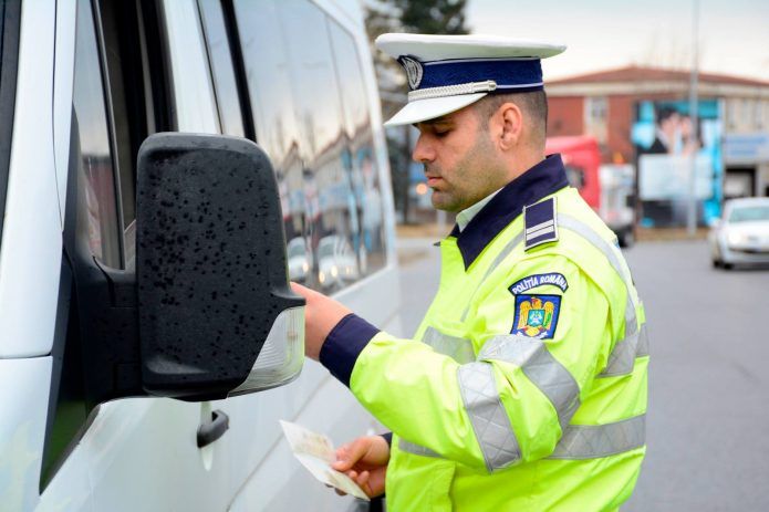 Poliția, în stradă: sunt opriți transportatorii de marfă și persoane