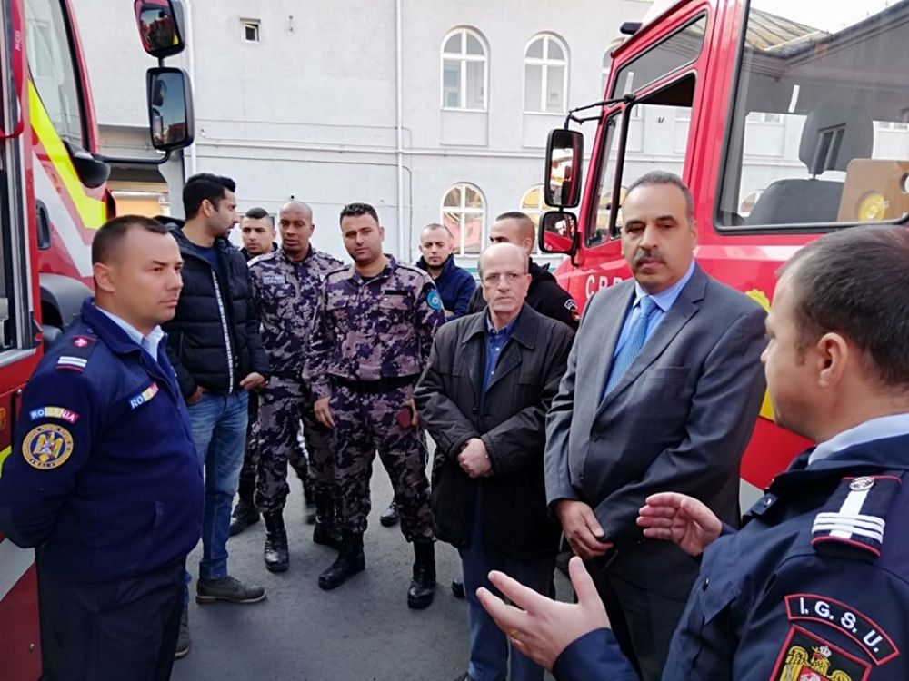 Oficiali ai Ambasadei Palestiniene la București, în vizită la pompierii mureșeni